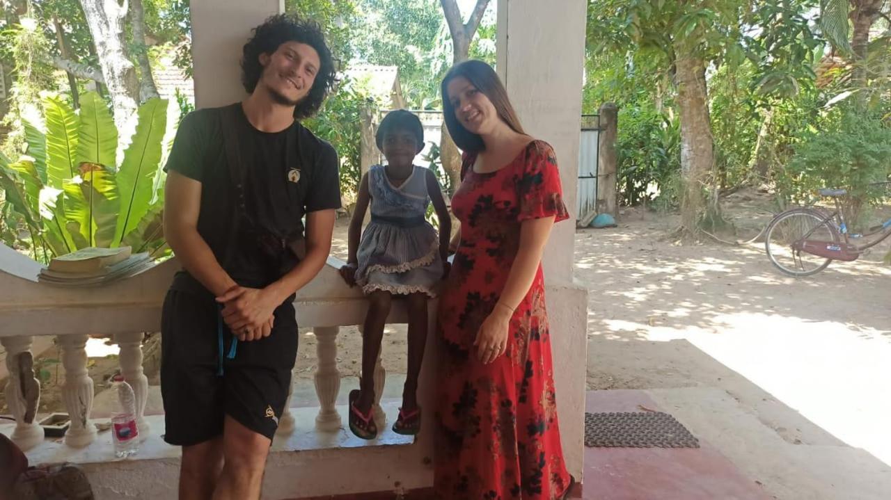 Piumi Tour & Guest House Mirissa Esterno foto